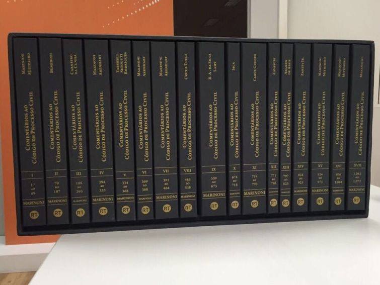 Obra é composta por 17 volumes - Foto: Divulgação