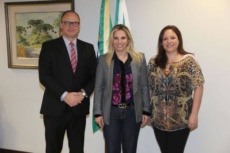 Eroulths Cortiano Junior, Cida Borghetti e Carolina Schussel - Foto: Divulgação