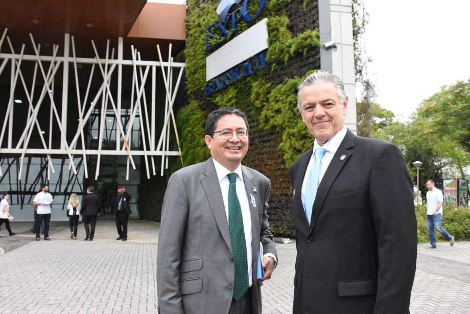 Rodrigo Rios, eleito secretário-geral da OAB Paraná, e Edgar Guimarães - Foto: Bebel Ritzmann