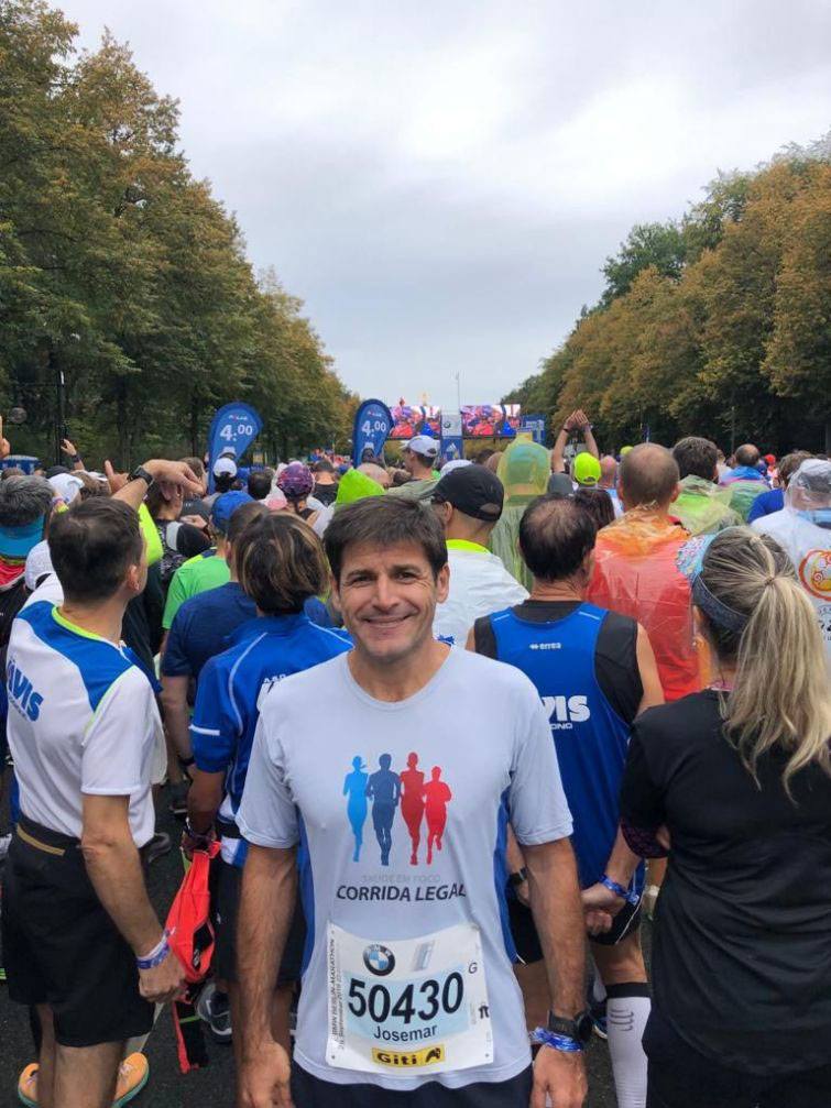 Josemar Rodrigues Alves do Corrida Legal de Maringá participou da Maratona de Berlim - Foto: Divulgação