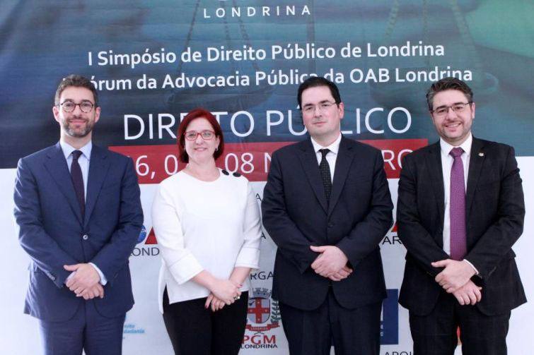 Na foto membro do IPDA, Rafael Munhoz de Mello, a professora Adriana da Costa Ricardo Schier, O procurador do Estado Luiz Henrique Sormani Barbugiani e o diretor executivo adjunto Francisco Zardo - Foto: Divulgação 