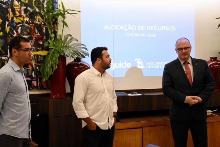 Jairo Silva Junior, Paulo Trauchinski, da GoldRock, e Eroulths Cortiano Junior, presidente da APEP - Foto: Divulgação 