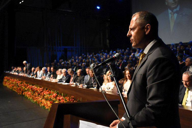 Presidente Fabiano Augusto Piazza Baracat faz discurso durante a posse - Foto: Bebel Ritzmann