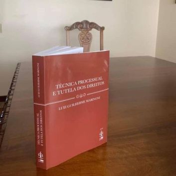 Professor catedrático da UFPR lança livro em Portugal