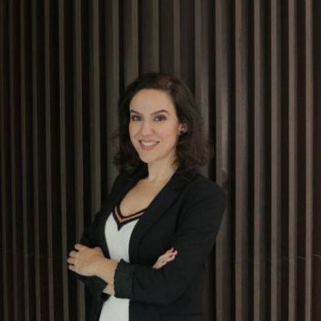 Curitibana toma posse como membro